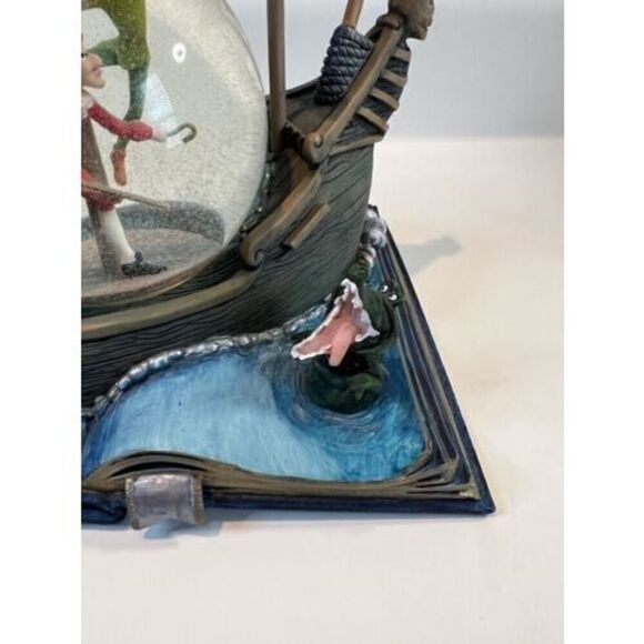 Disney 2012 Peter Pan Peter’s Perilous Plight Hallmark Wonders Snow Globe Book - Picture 9 of 9